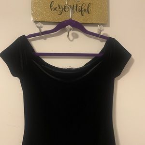 Black off the shoulder bodycon dress